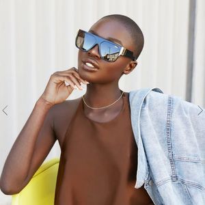 Polarized Quay "go off" sunnies, new with case and cleaning cloth 😎